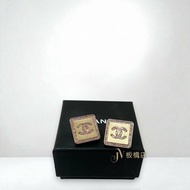 CHANEL 粉彩亮片雙C方形霧金耳環