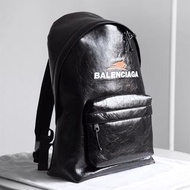 Balenciaga雙肩背包 巴黎世家背包 男女通用款雙肩包 男生包包 羊皮油蠟皮質包包 大容量雙肩包 防水筆電背包 電腦包 真皮雙肩包 學生書包 商務出差旅行背包 多隔層手提袋 休閒通勤男包女包