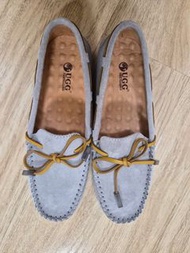UGG 豆豆平底鞋