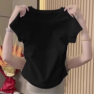 [จัดส่งจากกรุงเทพ] เสื้อยืดผู้หญิง เสื้อผ้าแฟชั่นตามกระแส เสื้อครอปเอวลอยรัดรูปเสื้อคอกลมเสื้อยืดรัด