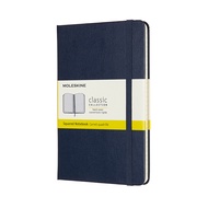 Moleskine สมุดบันทึก สมุดโน๊ต  ปกแข็ง สีน้ำเงิน ขนาดกลาง 11.5x18 ซม Classic Notebook Sap.Blue Medium hard cover