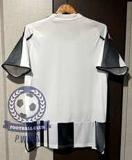 New!! เสื้อฟุตบอลทีม ยุเวนตุส Home เหย้า 3A เกรดแฟนบอล 2025/26 ฟลูออฟชั่นพร้อมอาร์ม UCL และเบอร์ชื่อ