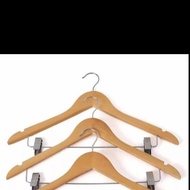 GANTUNGAN NEWs HANGER CLIP 08 natural SOLD PER 12 PCS