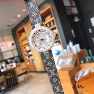 【惠美子館】Lv路易威登 時來運轉款滿鑽女士手錶 LV字超級錶盤 進口石英機芯 時尚大牌頂尖設計款 尺寸：34mm