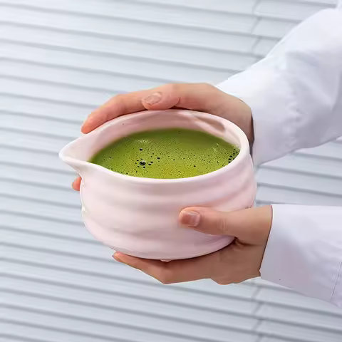1pc 460ml/16oz Japanese Traditional Ceramic Matcha Bowl with Pour Spout, Handmade Japanese Style Mat
