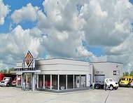 Walthers, Inc. International Truck Dealership Kit, 8-7/8 X 12-1/4 X 3-7/8" 22 X 31.1 X 9.3cm