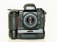 Nikon F100 SLR Camera + MB-15 High Power Pack (不包括鏡頭)