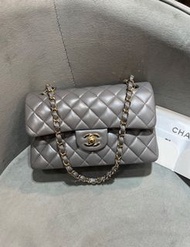 Chanel classic flap 23cm 灰色晶片羊皮cf23 ,100%Authentic ,95%new ❤️尖沙咀中港城實體門市，歡迎使用消費券❤️