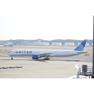 Ready Stock Sale - Phoenix 04550 United Airlines B777-300ER N2749U Shipped at 1: 400 SF