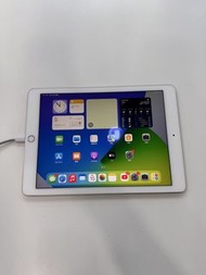 iPad Air 2 9.7吋 WiFi 128GB 金色 全原裝 正品 電池老化嚴重 插著線使用 或者係自己穩師傅換電 鋪頭開單保障全原裝正品可以放心使用放心購買可以放心使用無維修過無任何暗毛病有店