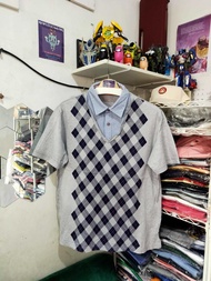 Kaos Polo GGIO II Abu Abu Motif Kotak Kotak Center