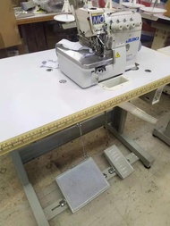 (全新) 日本品牌 "JUKI" MO-6816S 5線工業鈒骨車 (全台配全新車板, 全新車架 及全新可調速度節能馬達))