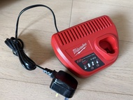 Milwaukee 米沃奇12v 叉電器/叉機 220v
