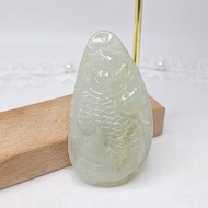 冰潤蜂蜜黃底帶飃花手工雕刻龍魚吊墜 |天然緬甸玉A貨翡翠