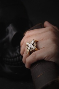 耶穌拯救十字架戒指。