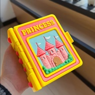A Charming Figurine of a Princess Book Statue That Can Be Opened, Measuring 4.72 Inches in Length An