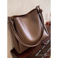 Urban Commuter Essential: Spacious Black Leather Tote for Work & Daily Errands