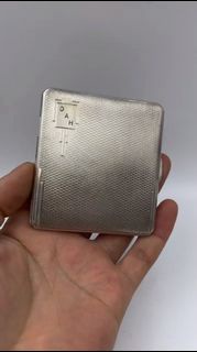英國純銀煙盒 伯明翰產 走獅純銀標 重量：86.2克 年份：1913年 尺寸約：