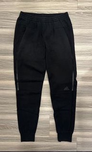 Adidas Z.N.E. STRIKER 黑色運動縮口長褲 拉鍊口袋 男 尺寸S BQ7042