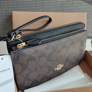 Sk Ocean กระเป๋าสตางค์โค้ชแท้ทูโทน เอ้าเลทแบบ 2 ซิป 7.5 นิ้ว มีสายคล้องมือ สีน้ำตาลเข้มหลังสีดำ