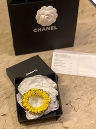 Chanel 黃色皮革鏈帶髮圈