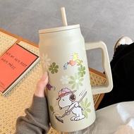 จัดส่งกรุงเทพฯ Snoopy แก้วเก็บความเย็น 1500ml พร้อมที่จับและฝาฟางถ้วยแก้วกระติกเก็บความร้อนและเย็นถ้