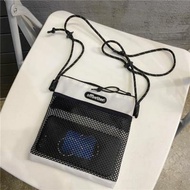 ✨hot sale🌟สินค้าเฉพาะจุด#💛LMC เกาหลีตาข่าย Messenger กระเป๋ากลวงไหล่กระเป๋าโทรศัพท์มือถือกระเป๋าน้ำห