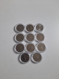 香港:前殖民地:(2元硬幣):80年代1套:大小皇冠:女皇頭:(1980年):81:82:(硬幣膽1983年):84:85:86:(硬幣膽1987年):88年:89:(1990年):在市面上:極少:有