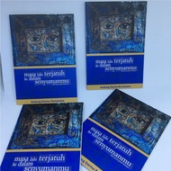 Buku Puisi Masa Lalu Terjatuh ke dalam Semyumanmu dan Puisi-puisi Lainnya karya Kedung Darma Romansh
