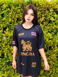 เสื้อยืดลาย SINGHA สิงห์ สวยเรียบสะดุดตา แขนสั้น เนื้อผ้าไมโครเกรดมพรีเมี่ยม ทำเสื้อทีมกีฬา มีไซส์ M