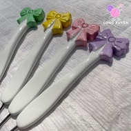 Beautiful bow crochet needle