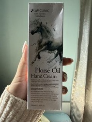3W Clinic Horse Oil Hand Cream