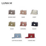 Labella : รุ่น Luna M ไซต์ใหญ่ กระเป๋าสะพายสายโซ่ ไซต์ M (7 สี) Ivory One