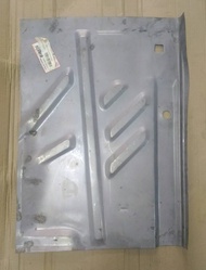 RJ พื้นในเก๋ง นิสสัน บิ๊กเอ็ม 1987-1995 ชิ้นสั้น ข้างขวา **ได้รับสินค้า 1 ชิ้น ** สินค้าตรงรุ่นรถ พ