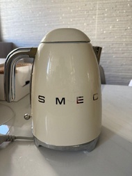 Smeg 米白色電熱水壺