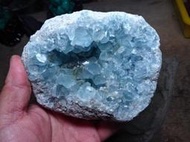 天然原礦石 馬達加斯加 清透海水藍水晶簇 水晶洞 聚寶盆擺件 ~~ 天青石 蓝晶石 蓝水晶簇洞 教學礦物標本 ~~KS8