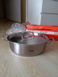 ( NEW ) Fissler Original Profi Collection 18/10 Stainless Steel round Roasting Pot with Pouring Rim,
