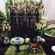dekorasi siraman pengantin has Jawa yg mengunakan gebyok coklat
