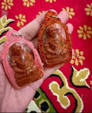 😍泰國皇家禦用法師阿贊靠紅眼禿頭色帕😍，，此帕嬰主要以人緣，桃花，偏門錢財為主，古代的拍嬰屬於超強的法物,功效強大,成願效果好.