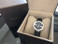 Gucci 黑色銀框 雙G LOGO 女錶 YA133301