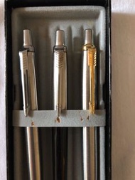 筆架45英國原子筆共3支有盒全新Parker 45 ball pen 3 items marked UK new with box