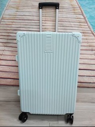 淺藍27吋行李箱旅行箱 27 inch lugguage 68x42x25cm