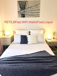 BROOKS,BFast,WiFi,Nflx,Walk2Shop,Liquor,Food