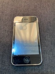 IPHONE 型號：3GS 沒有電池可以測試 不知功能好壞 沒有背蓋 當零件機出售 能接受者再購買