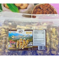 Boat cake mixed with nuts (Including cashew nuts, macadamia nuts,...) delicious daklak