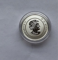 2012年加拿大皇家鋳幣局為紀念‘1分錢’停止生產而發行的紀念品，這枚面值20加元精製銀幣，直徑27毫米，重7.96克，99.99%（0.9999），Fine Silver 9999，純銀鋳造，是法定
