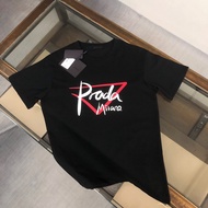 T-shirt Uniseks Prada/Prada, T-shirt Bercetak, T-shirt Sukan, T-shirt Kasual, T-shirt Leher Bulat, C