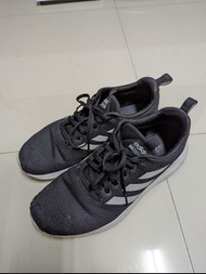 Adidas 慢跑鞋