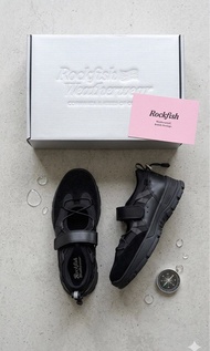 Rockfish Weatherwear 黑色涼鞋