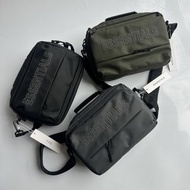 Fear of God Essentials 側背包